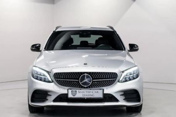 Grå Mercedes C300 de fra 2020