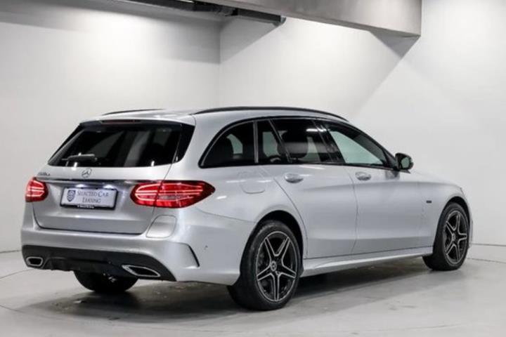 Grå Mercedes C300 de fra 2020