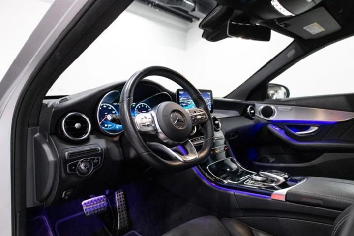 Grå Mercedes C300 de fra 2020