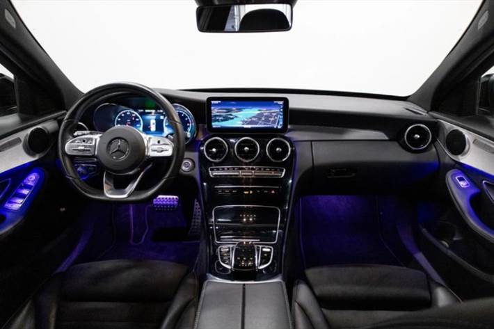 Grå Mercedes C300 de fra 2020