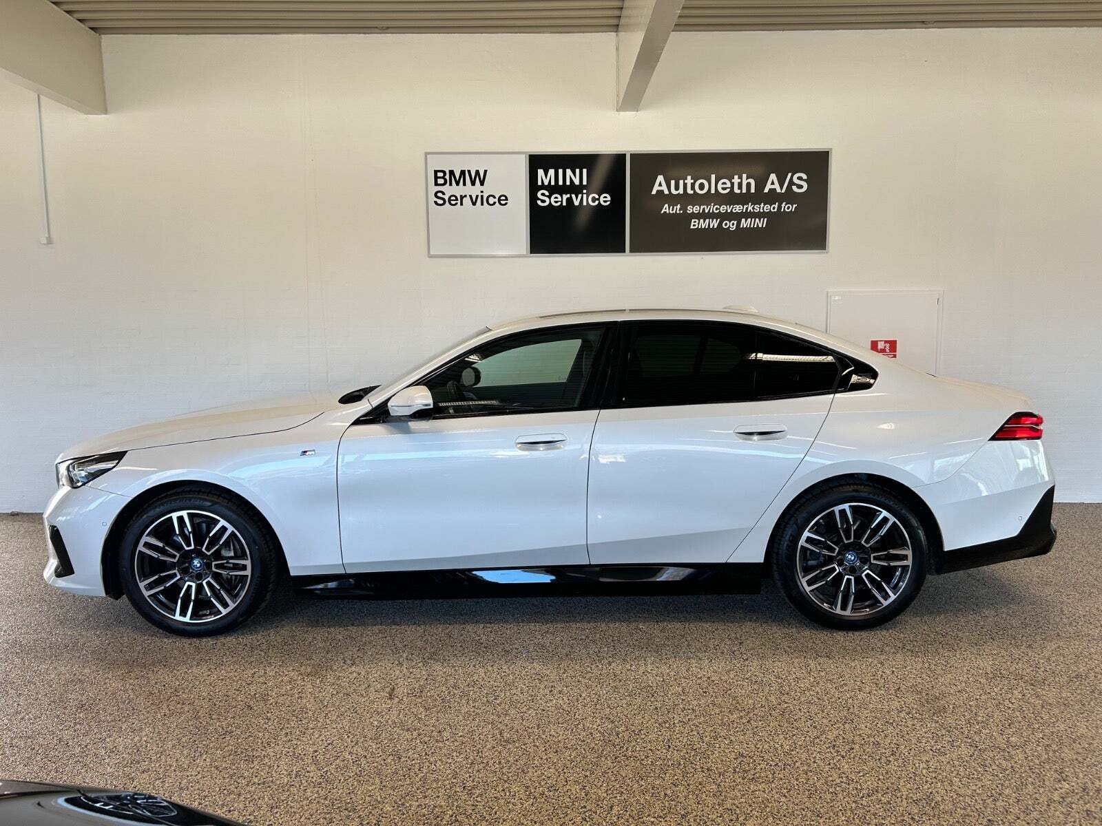 BMW i5 eDrive40 Fully Charged M-Sport