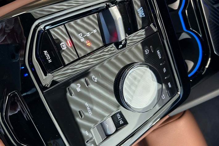 Hvid BMW i5 fra 2024