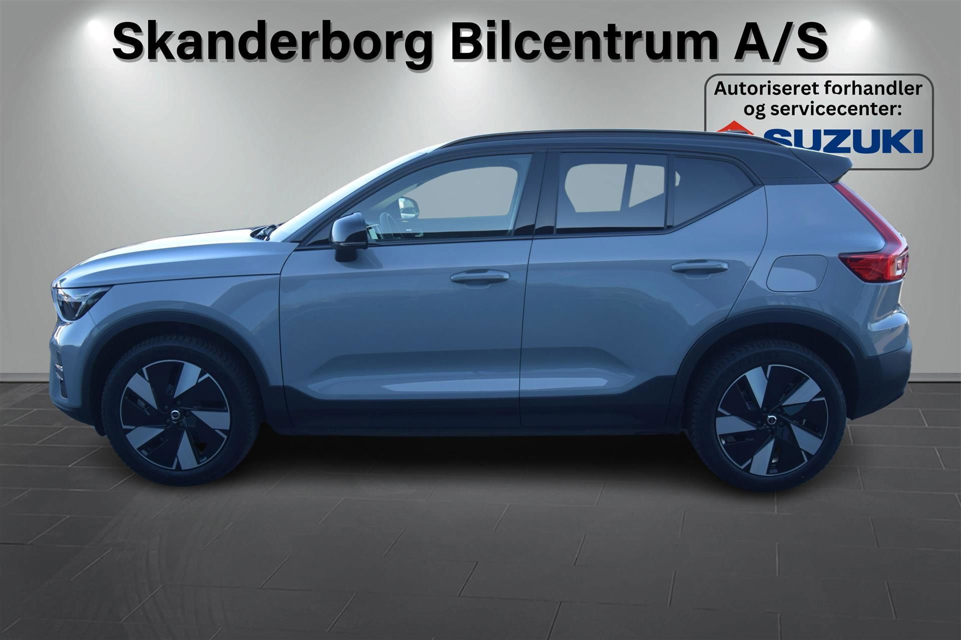 Grå Volvo XC40 fra 2023