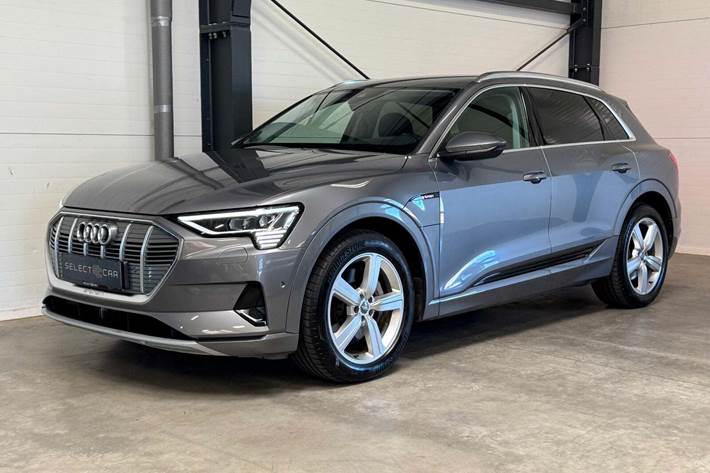 Grå Audi e-tron fra 2019 set udefra