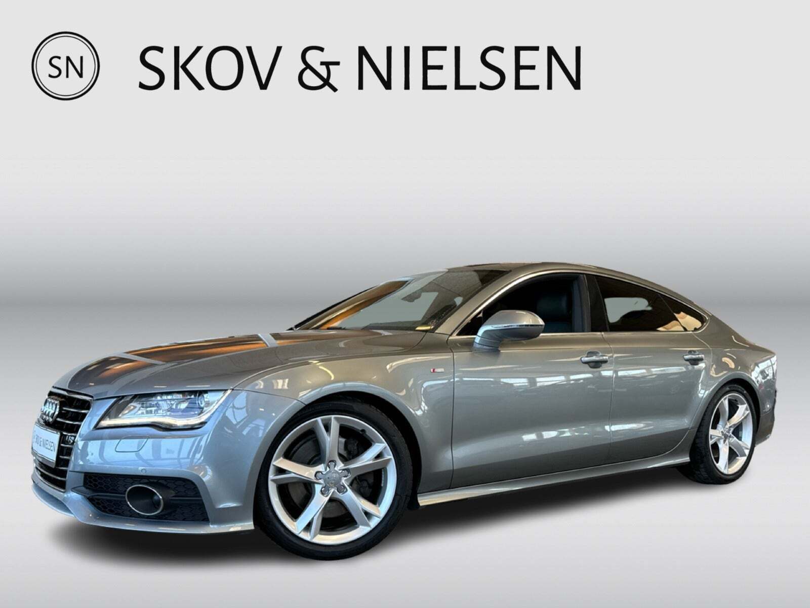 Sølv Audi A7 fra 2012 set udefra
