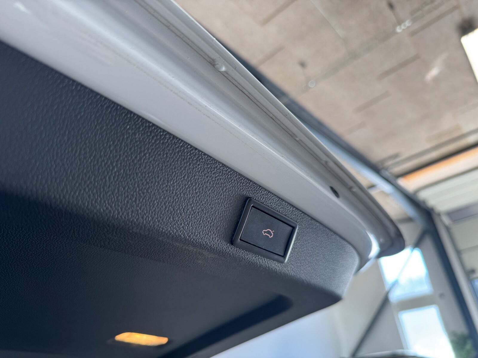 Hvid Skoda Superb fra 2017