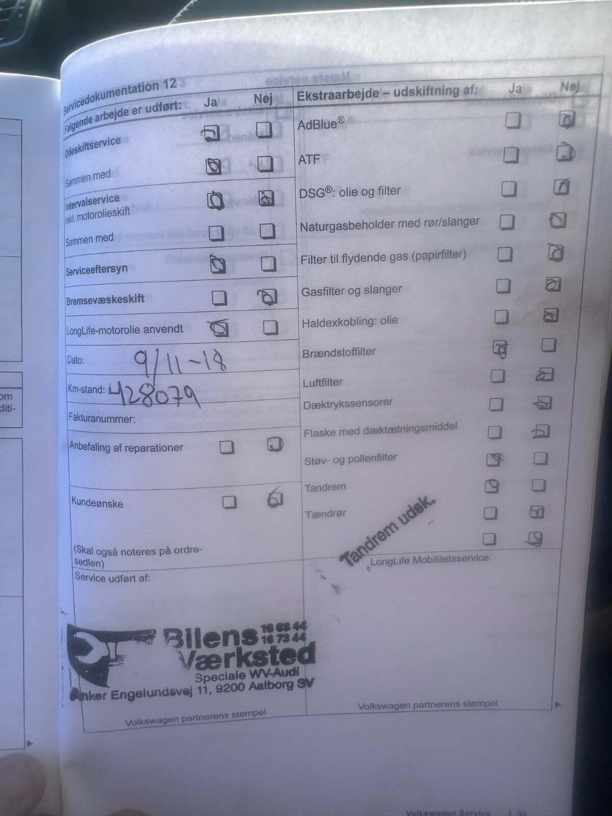 Grøn VW Passat fra 2011