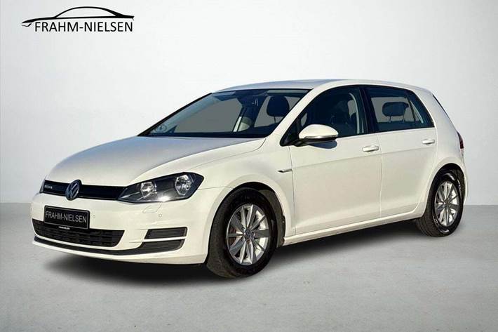 Hvid VW Golf VII fra 2015 set udefra
