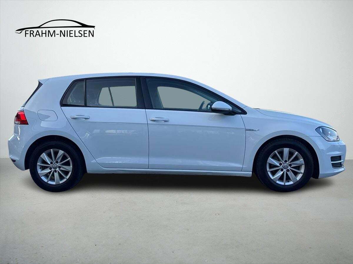 Hvid VW Golf VII fra 2015