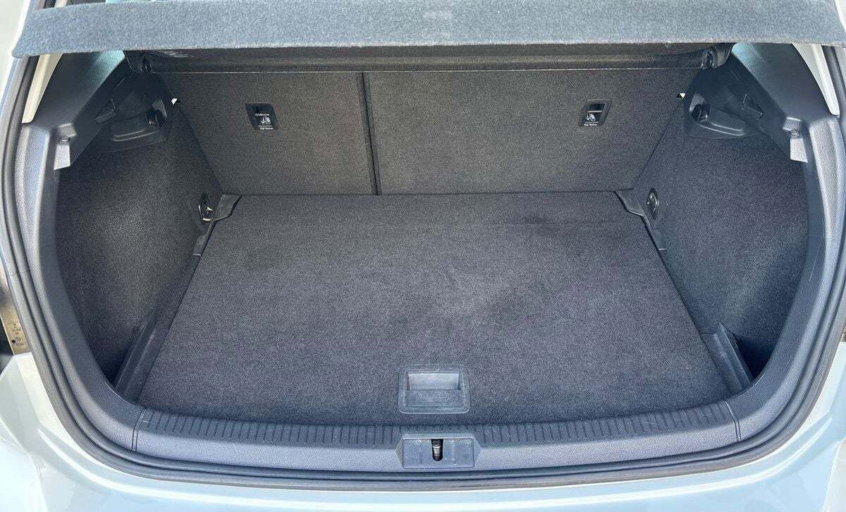 Hvid VW Golf VII fra 2015