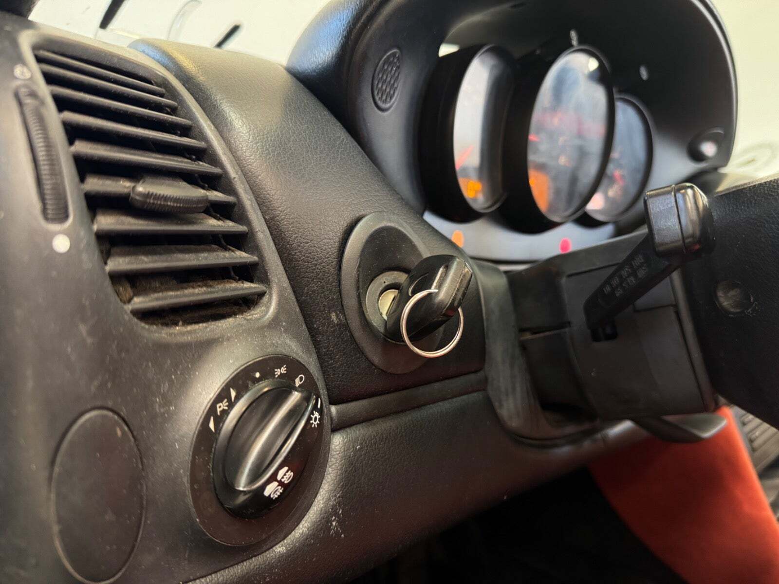 Grå Porsche Boxster S fra 2003 set indefra