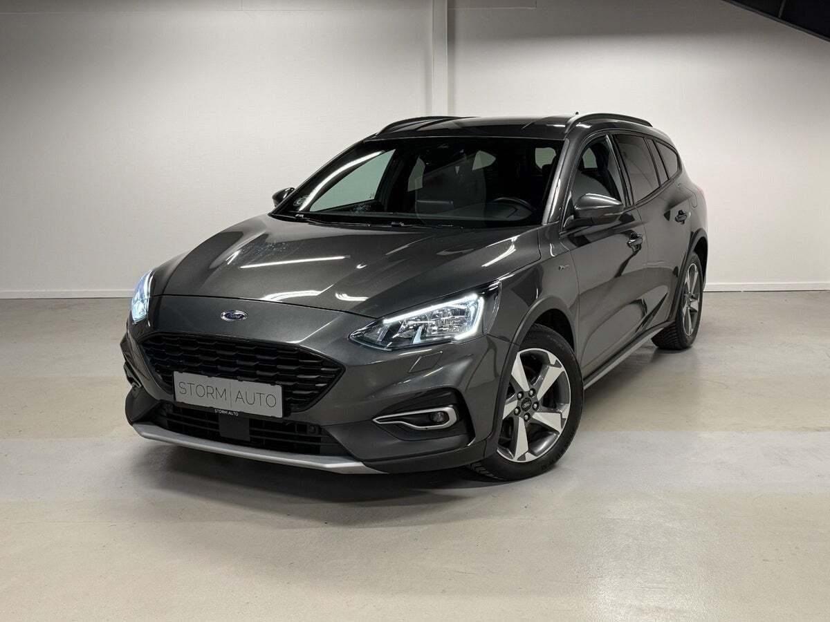 Grå Ford Focus fra 2021 set udefra