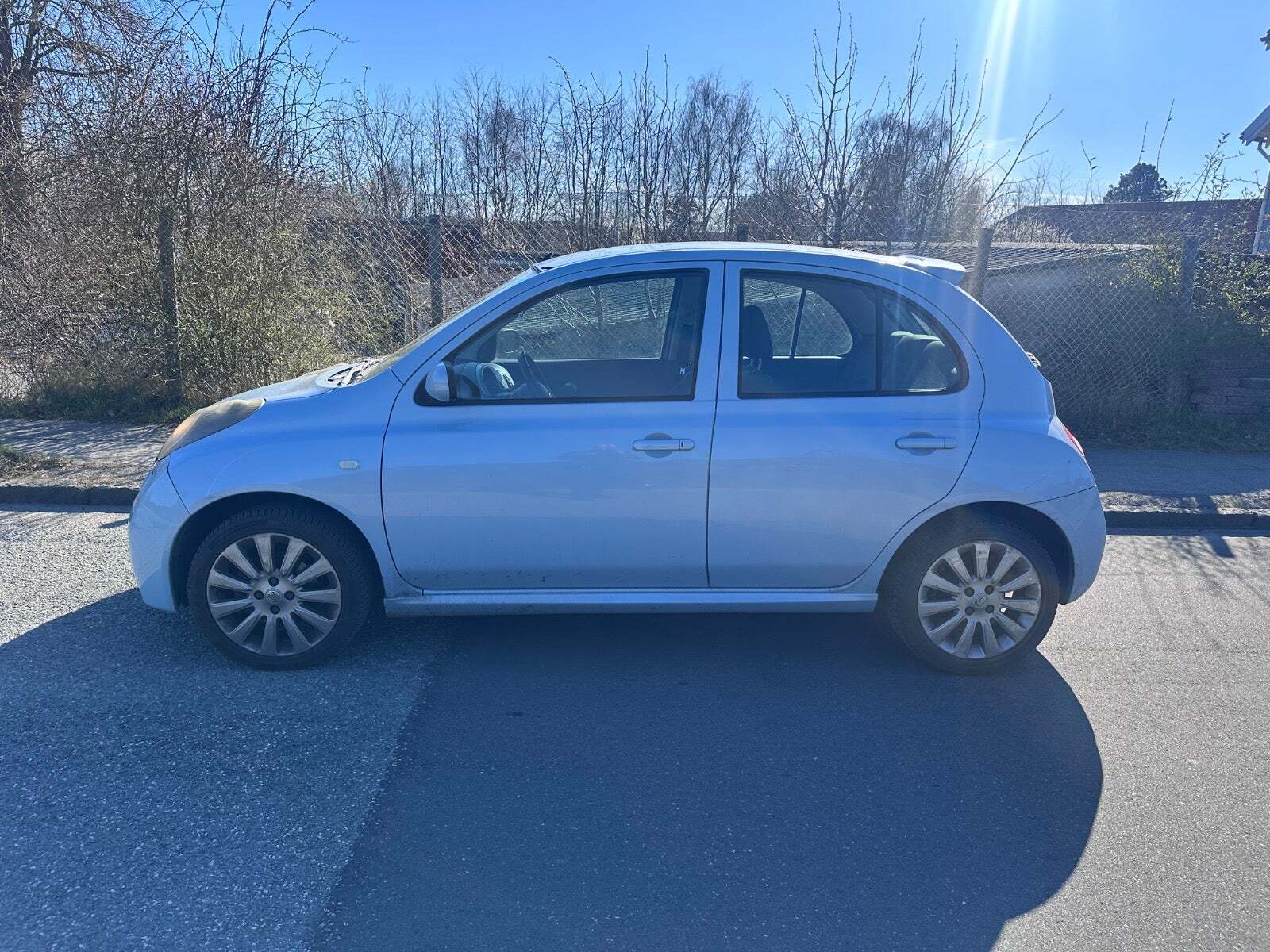 Grøn Nissan Micra fra 2007