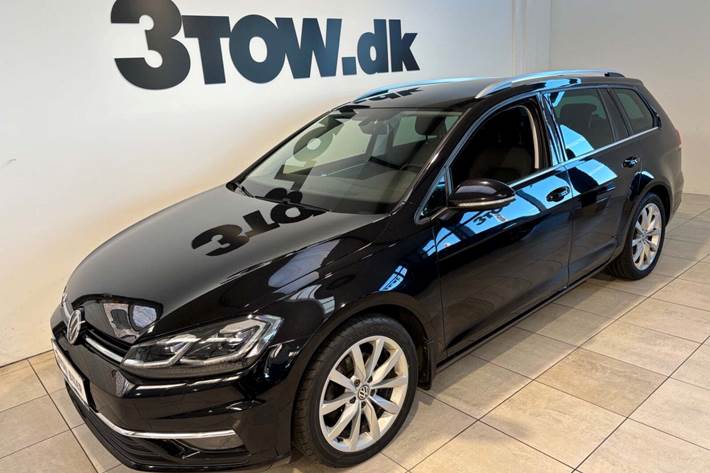 Sort VW Golf VII fra 2020 set udefra