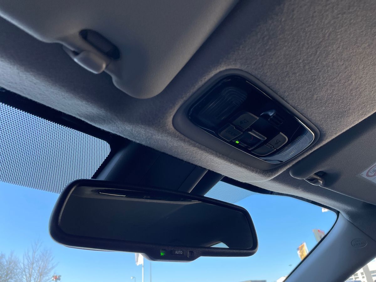 Blå Toyota Yaris fra 2021