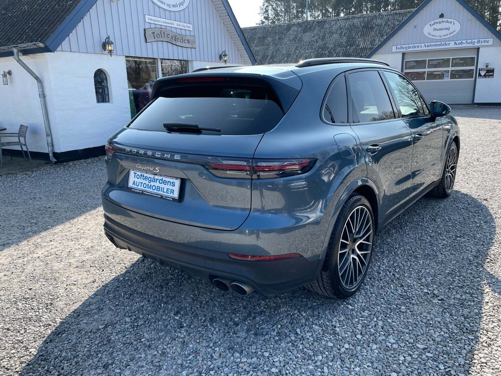 Blå Porsche Cayenne S fra 2018