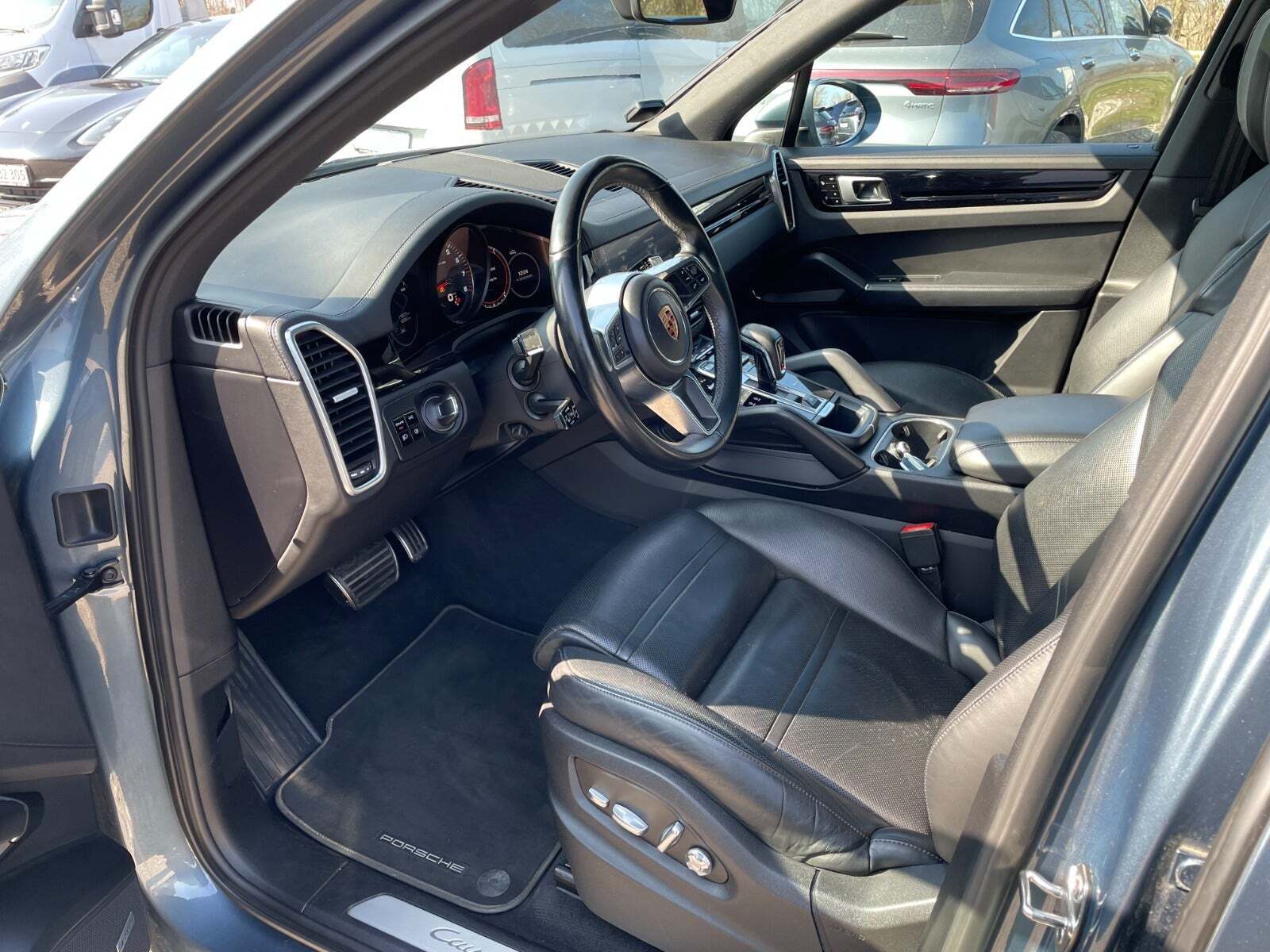 Blå Porsche Cayenne S fra 2018