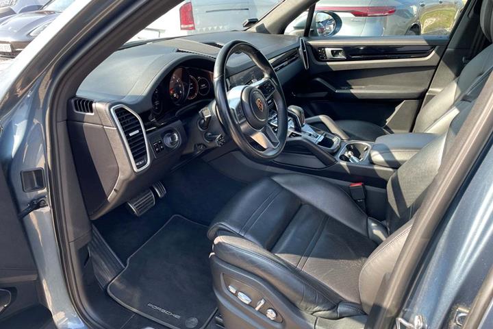 Blå Porsche Cayenne S fra 2018