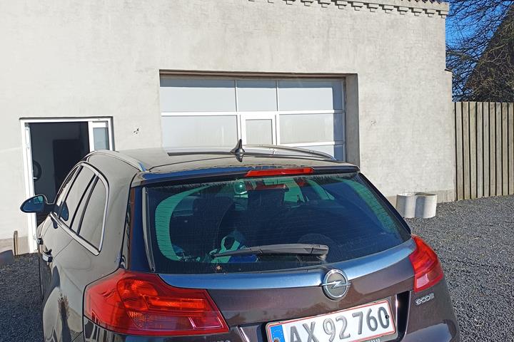 Brun Opel Insignia fra 2012