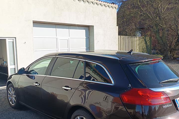 Brun Opel Insignia fra 2012