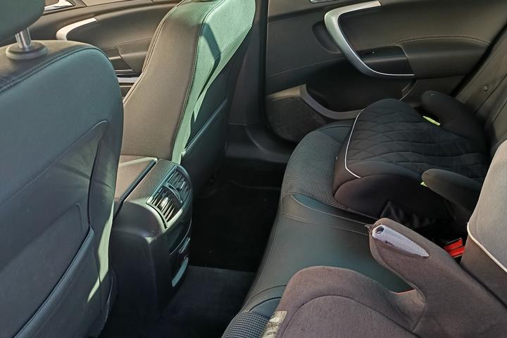 Brun Opel Insignia fra 2012