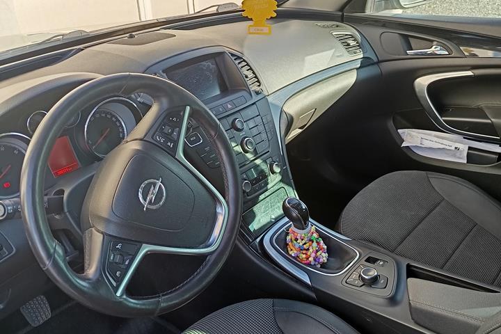 Brun Opel Insignia fra 2012