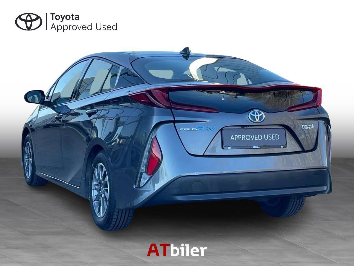 Sort Toyota Prius Plug-in fra 2018