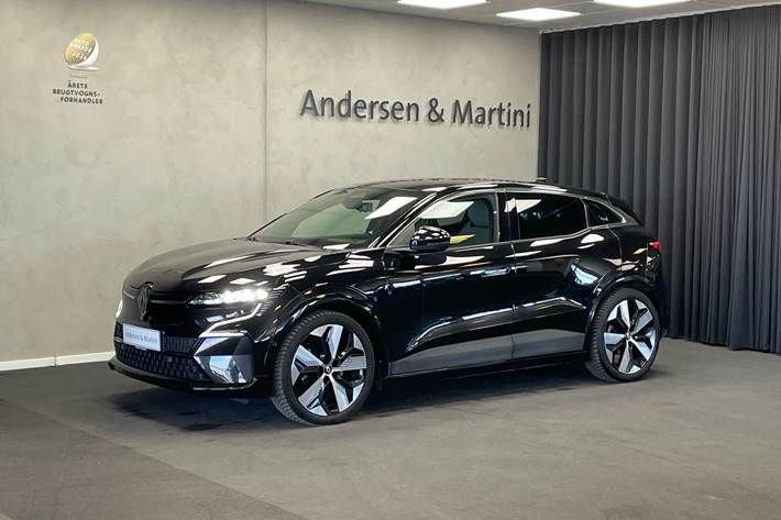 Sort Renault Mégane fra 2023 set udefra