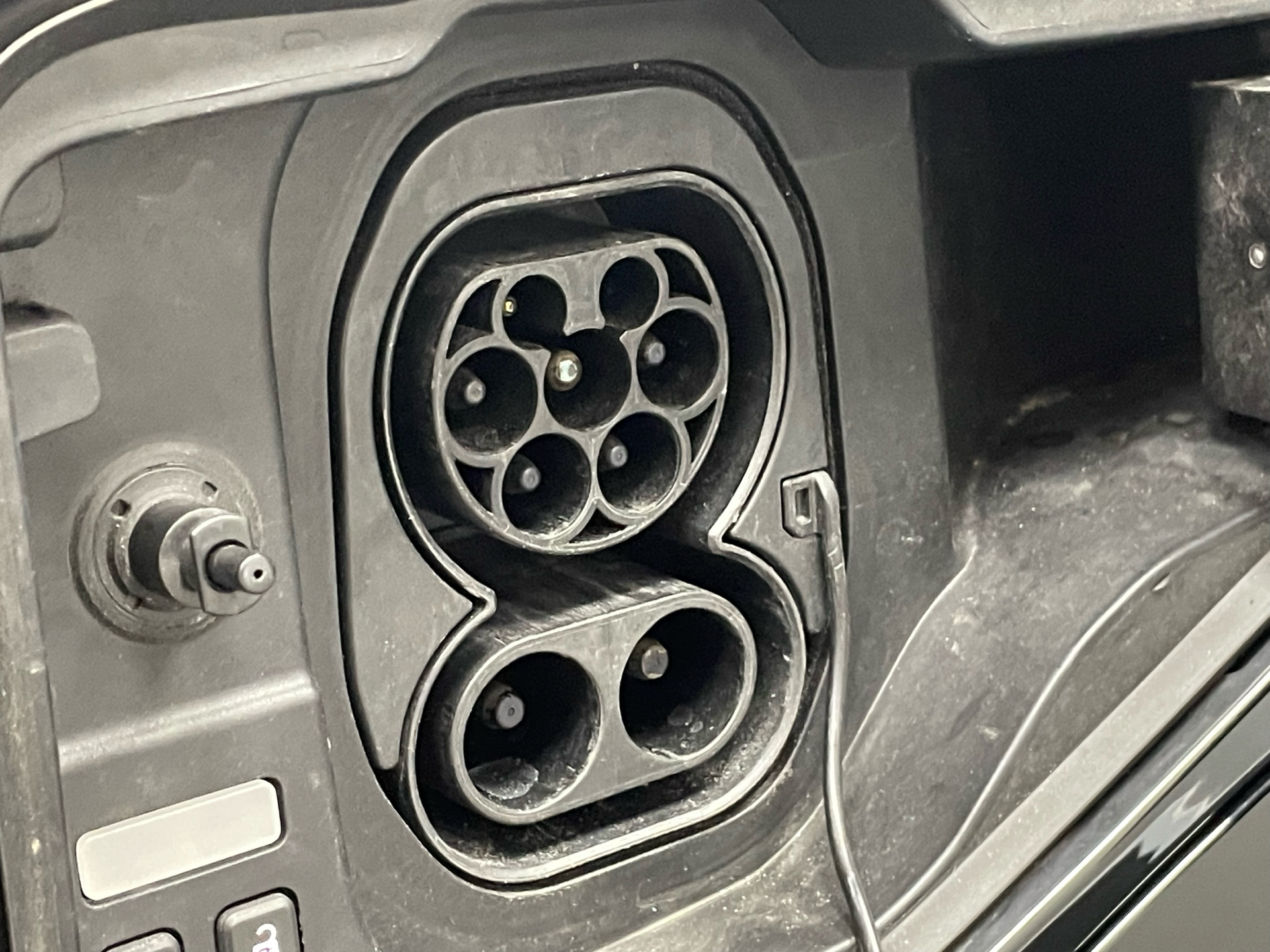 Sort Renault Mégane fra 2023 set udefra