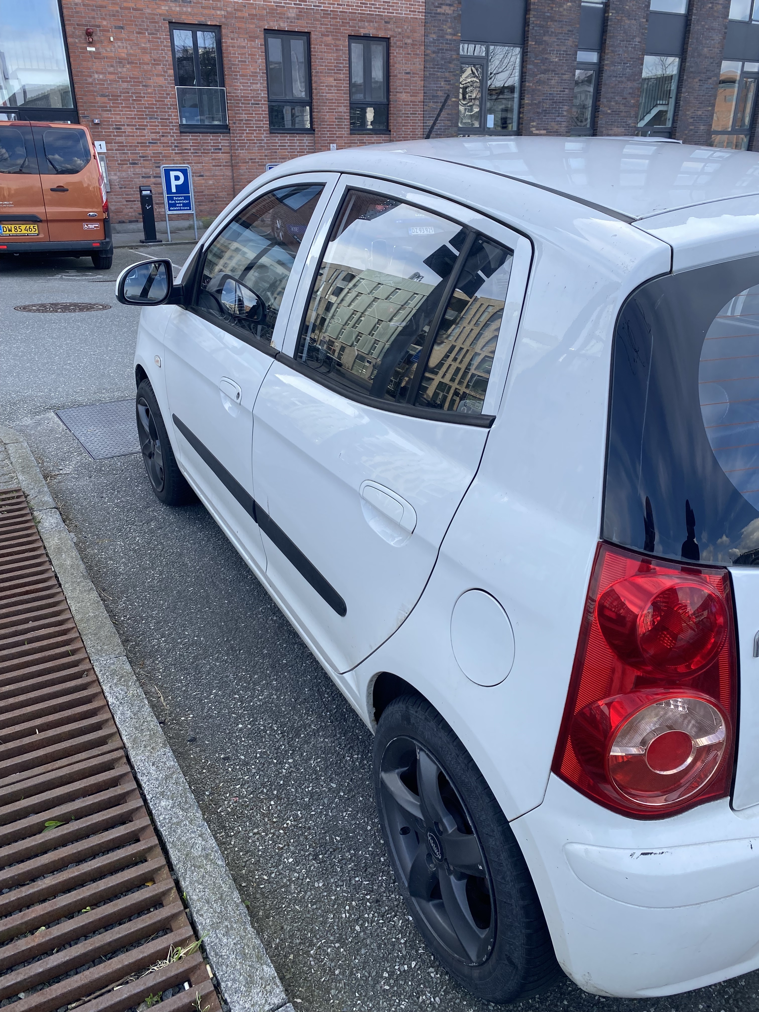 Hvid Kia Picanto 1.0 fra 2011