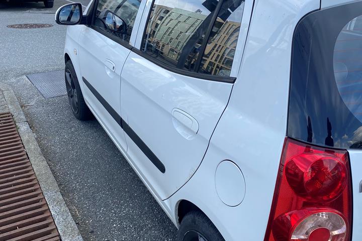 Hvid Kia Picanto 1.0 fra 2011