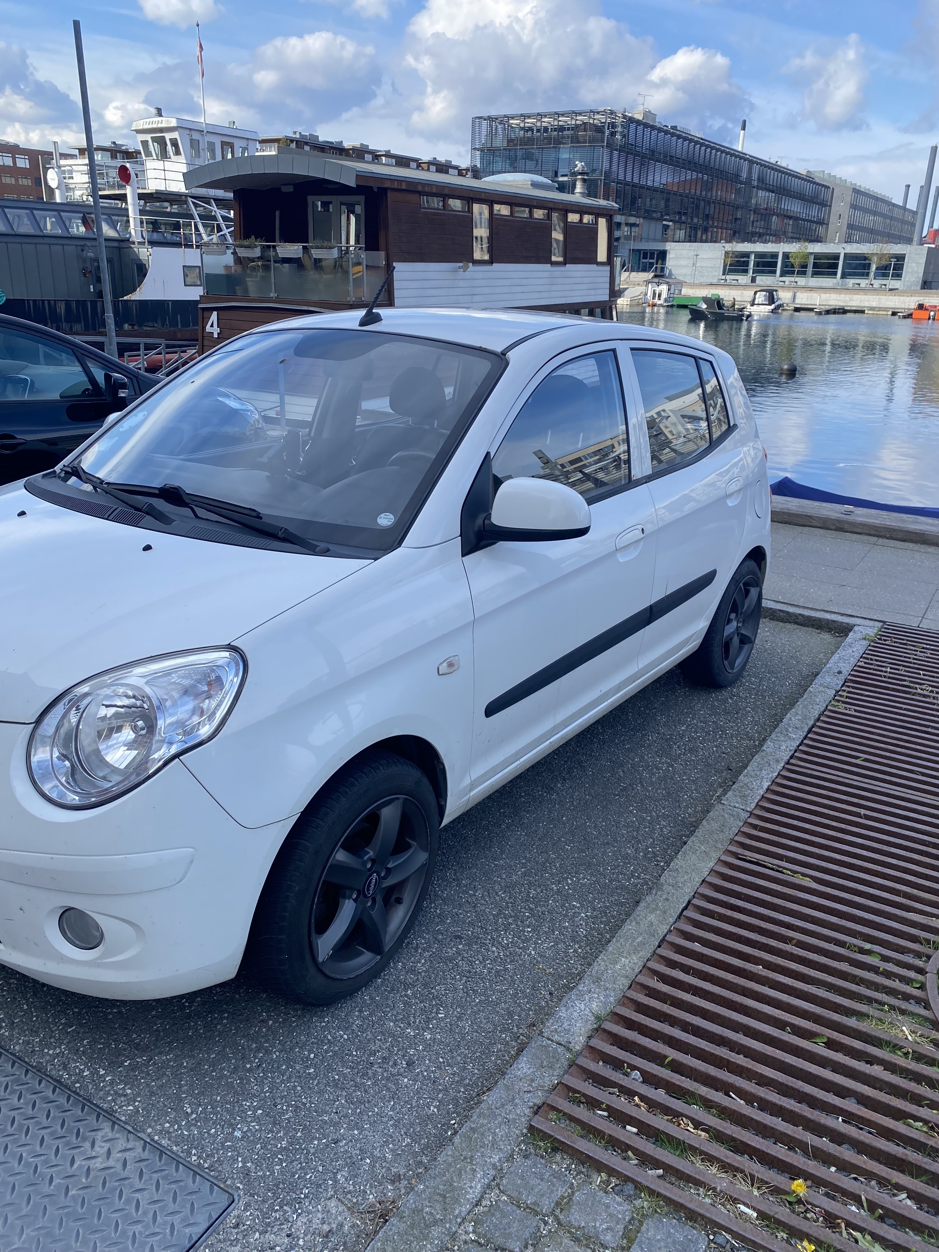 Hvid Kia Picanto 1.0 fra 2011