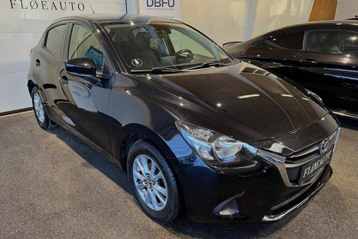Sort Mazda 2 fra 2018 set udefra