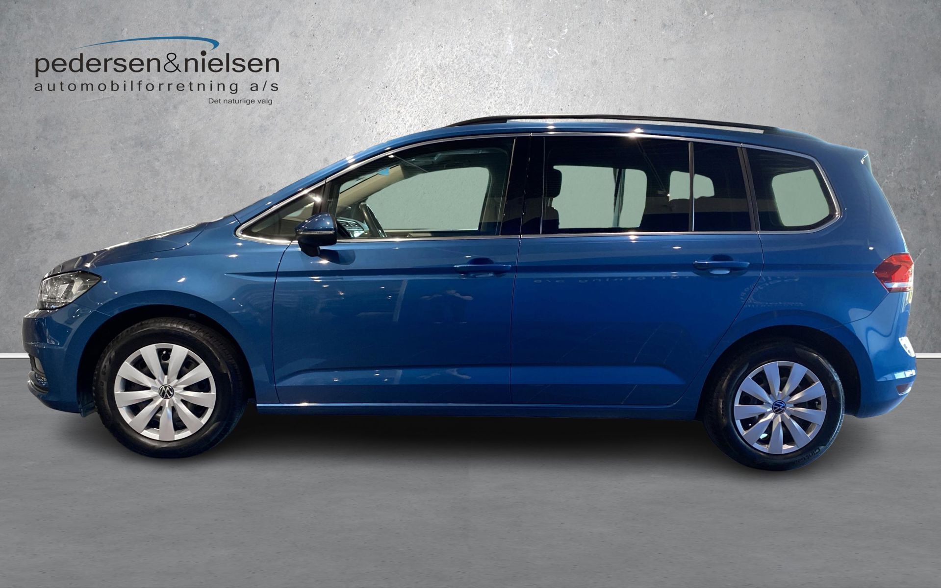Blå VW Touran fra 2021