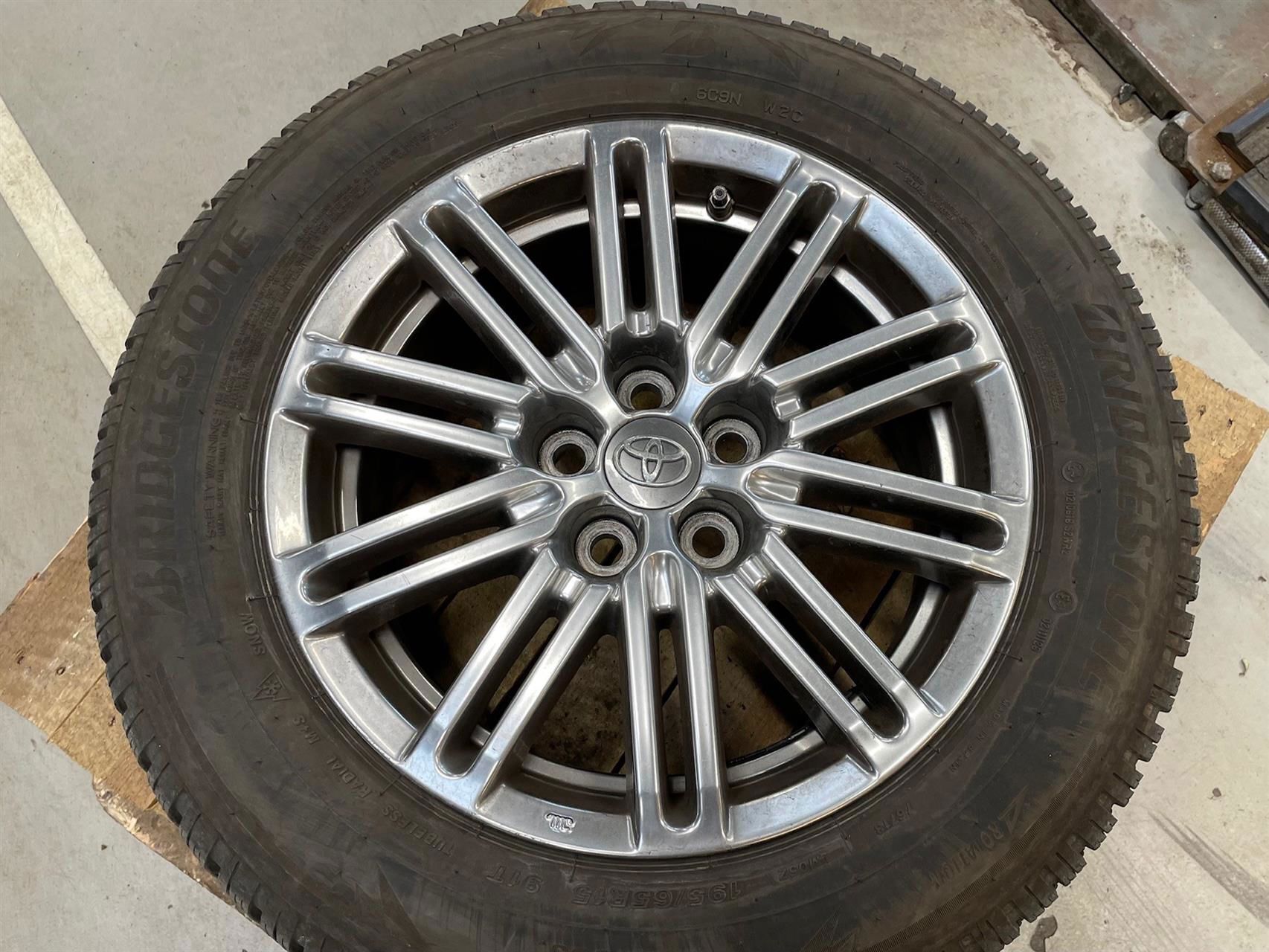 Sort Toyota Prius Plug-in fra 2018