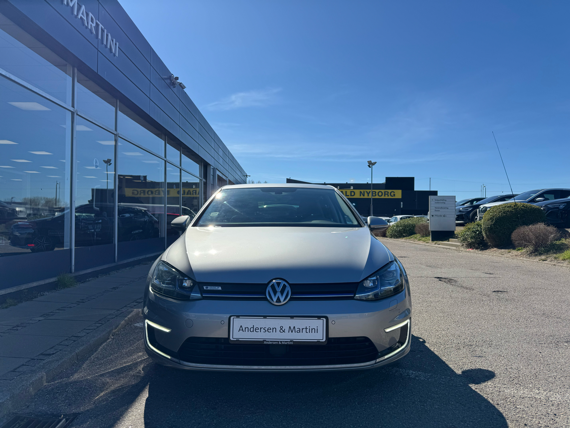 Grå VW Golf fra 2018