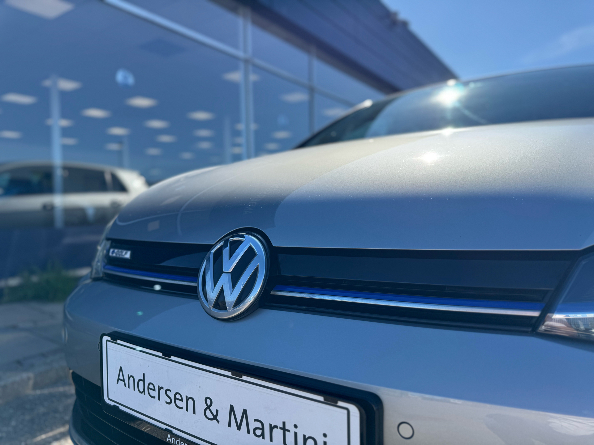 Grå VW Golf fra 2018