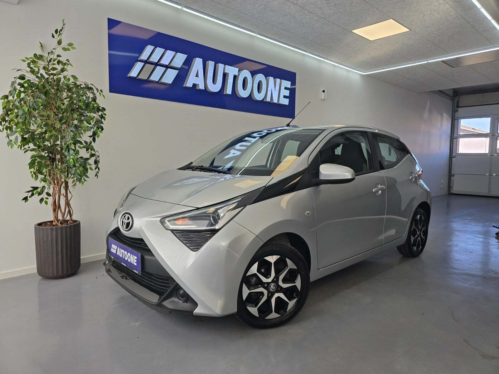 Sølv Toyota Aygo fra 2018