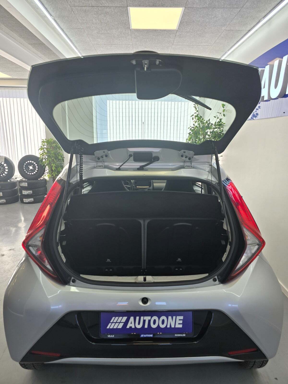 Sølv Toyota Aygo fra 2018