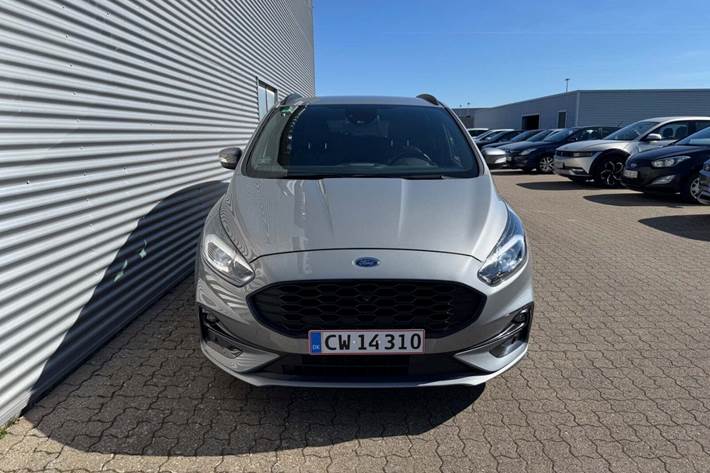 Rød Ford S-MAX fra 2021