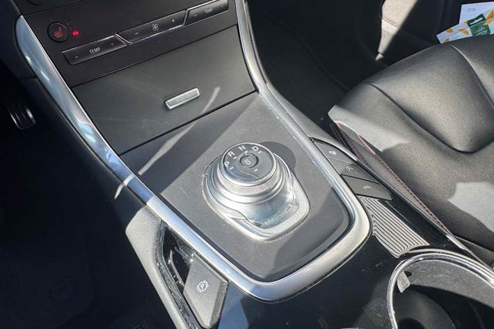Rød Ford S-MAX fra 2021