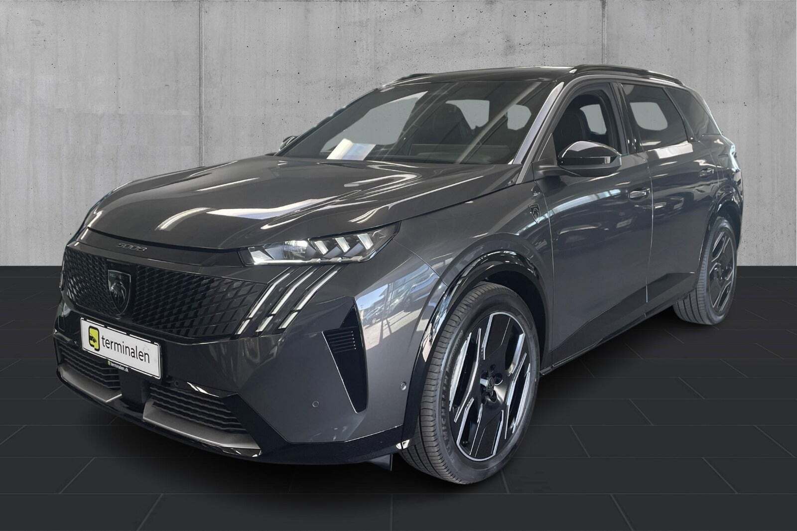 Peugeot e-5008