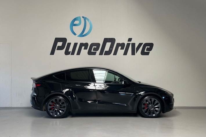 Sort Tesla Model Y fra 2023