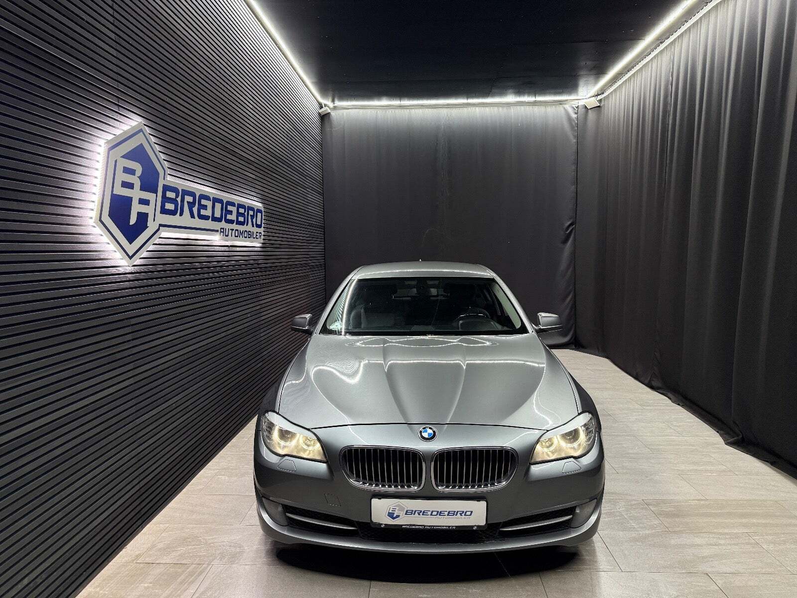 Grå BMW 520d fra 2011