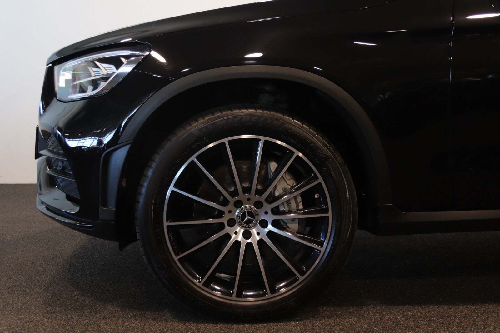 Sort Mercedes GLC300 de fra 2022