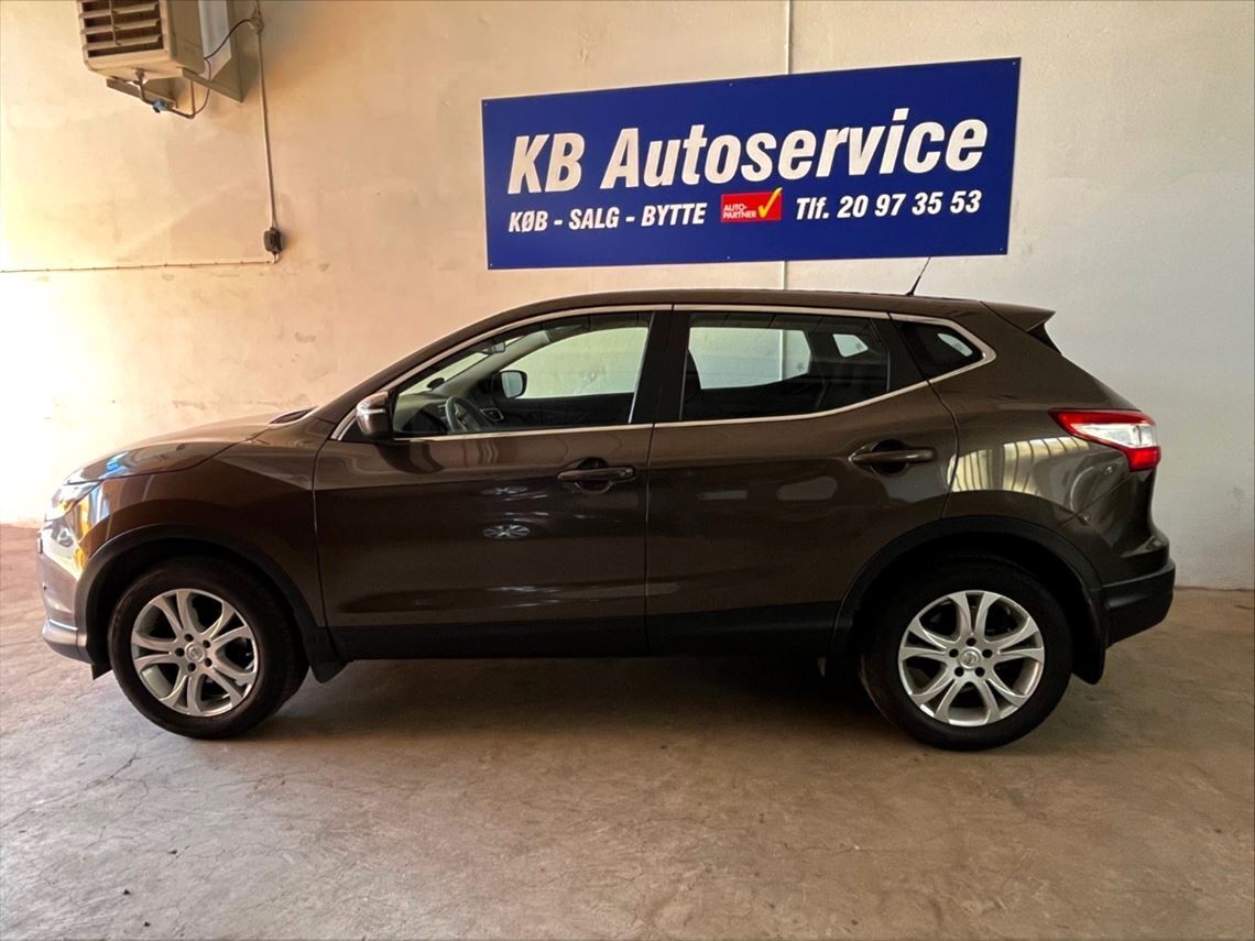 Brun Nissan Qashqai fra 2016