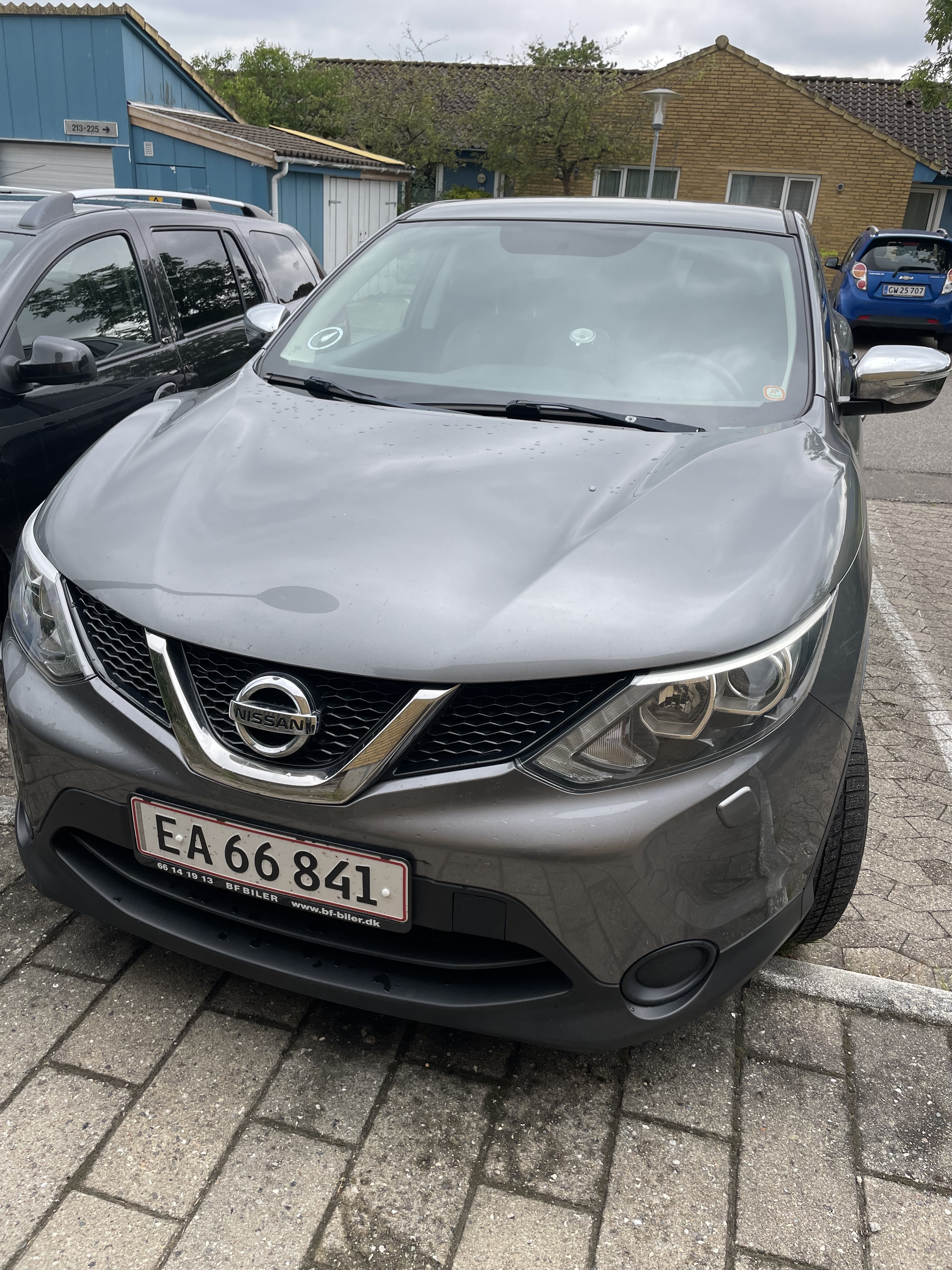 Grå Nissan Qashqai fra 2014