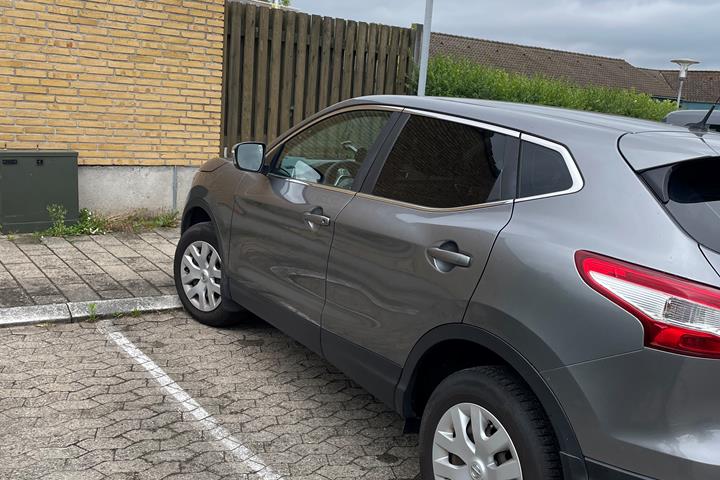 Grå Nissan Qashqai fra 2014
