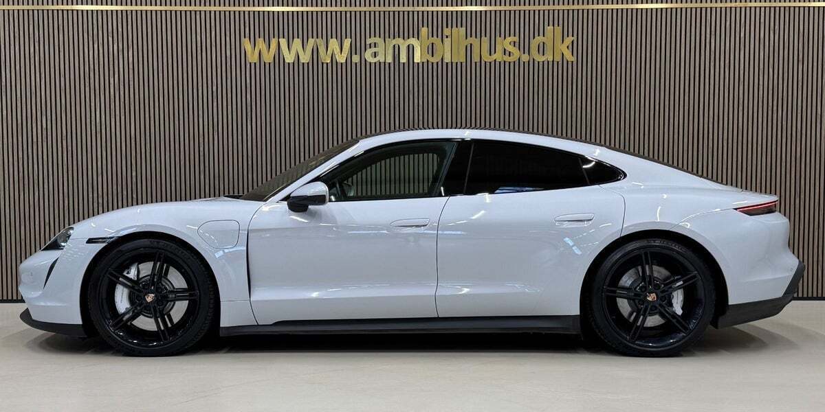 Grå Porsche Taycan 4S fra 2021