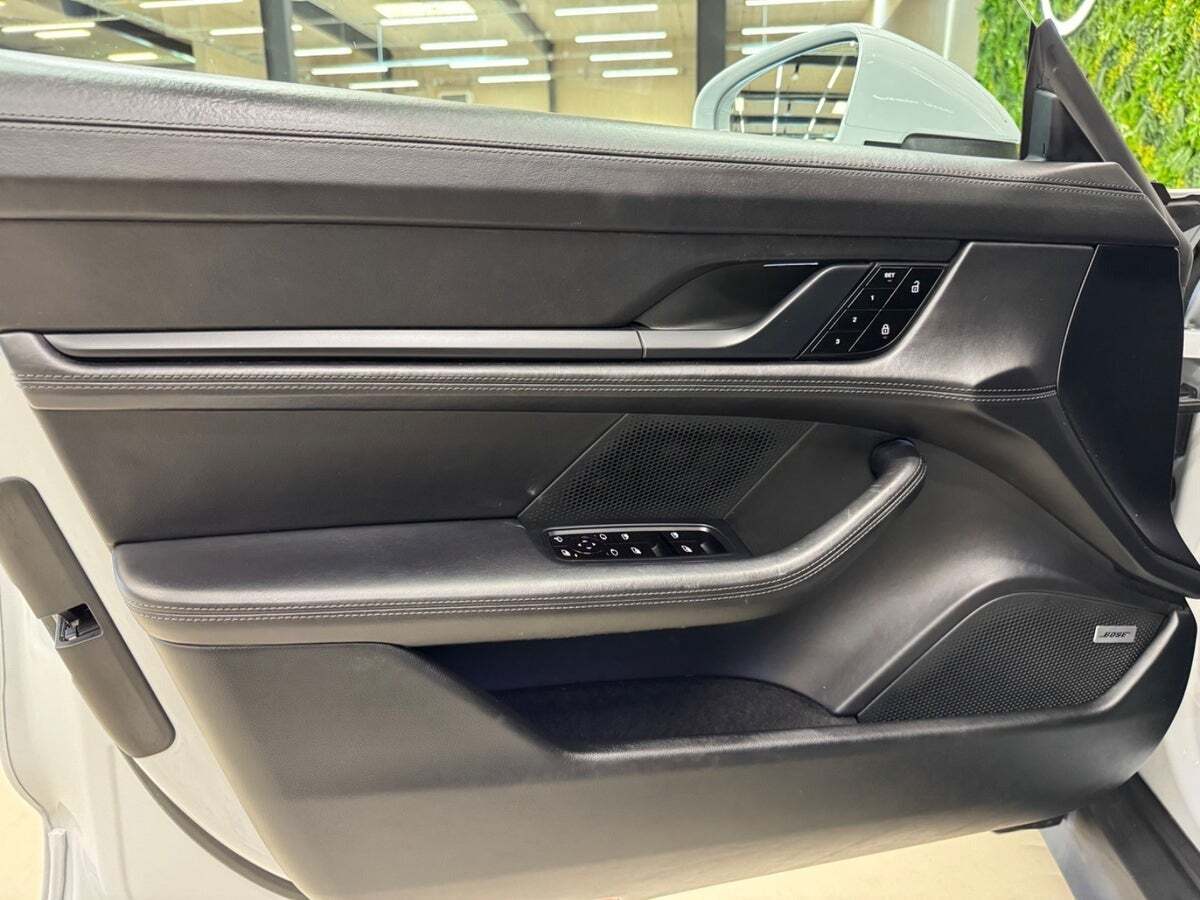 Grå Porsche Taycan 4S fra 2021